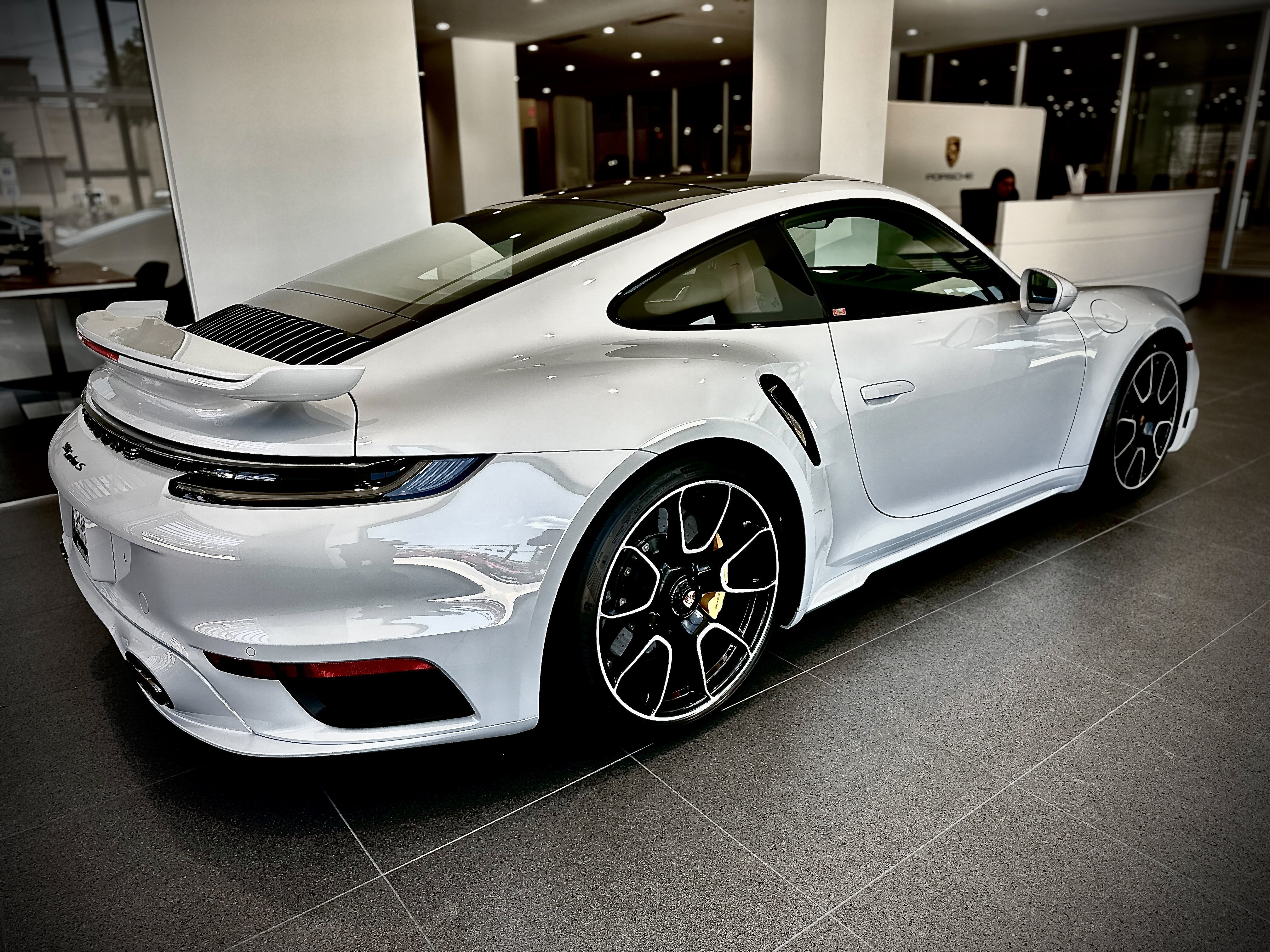 porscheshowroom-1