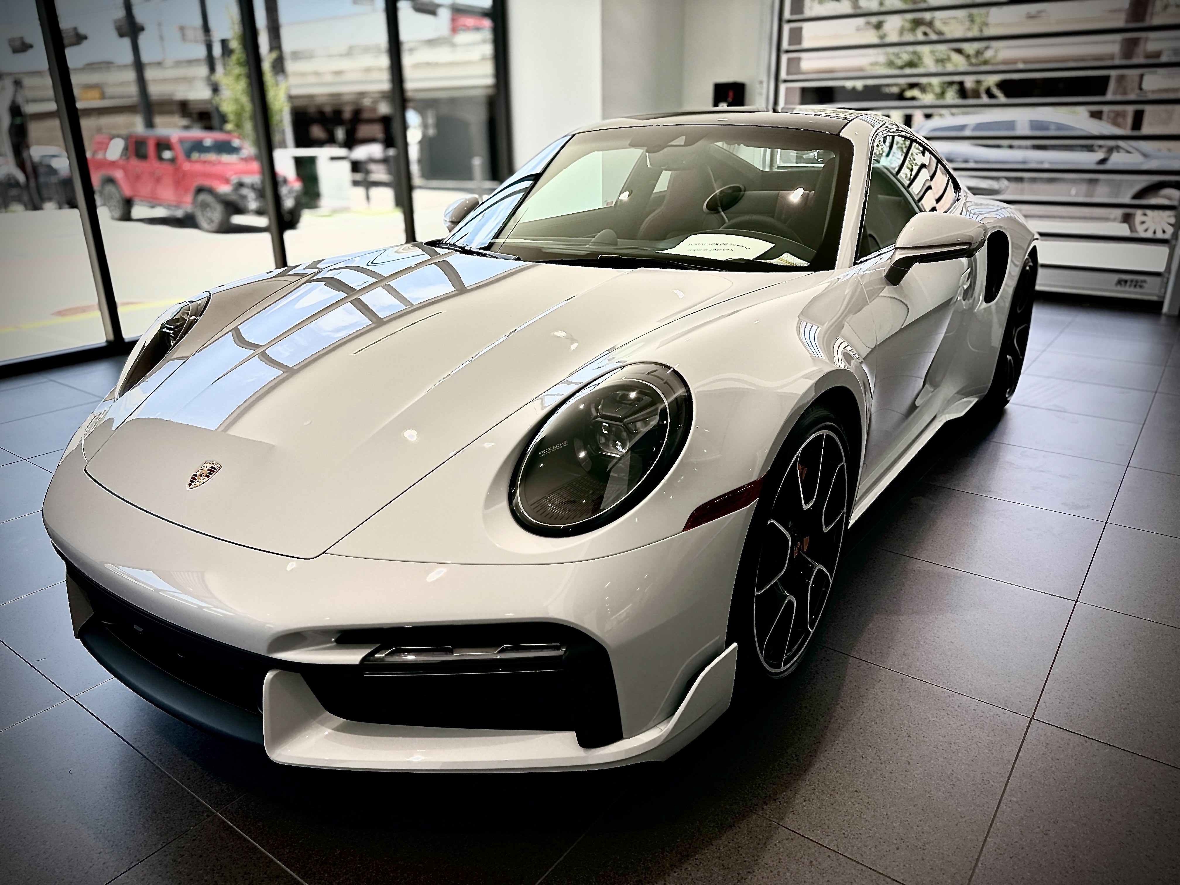 porscheshowroom2
